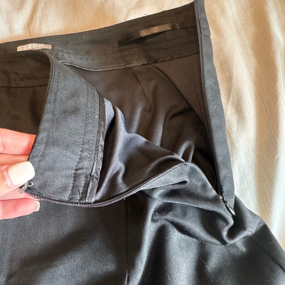 Izod Golf Skort - Picture 2 of 8